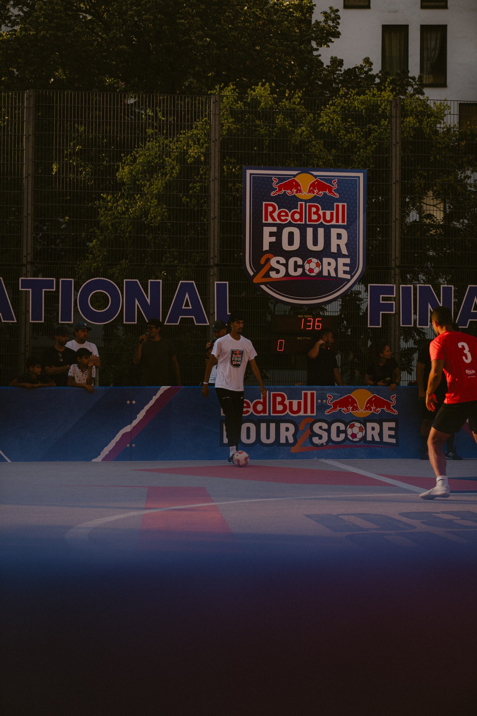 Red Bull Four 2 Score 2025 am David Alaba Court