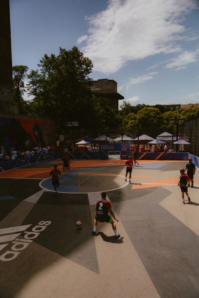 Red Bull Four 2 Score 2025 am David Alaba Court.