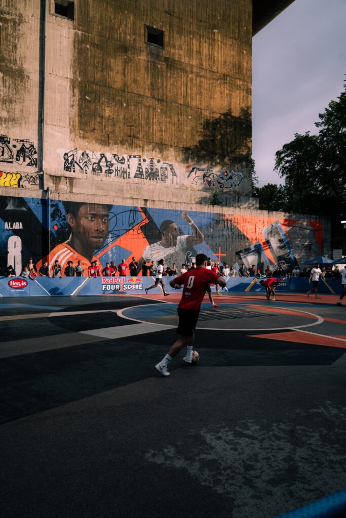 Red Bull Four 2 Score 2025 am David Alaba Court.