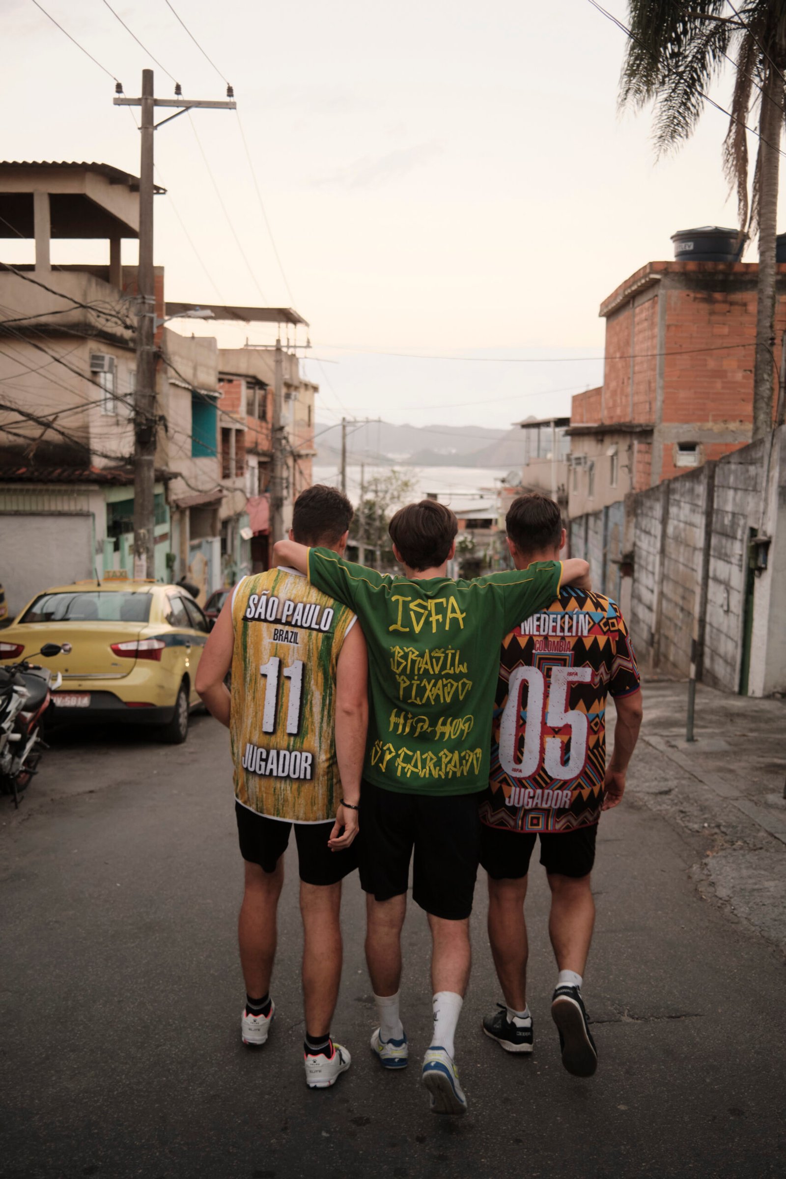 Straßenfußball in einer Favela in Rio de Janeiro
