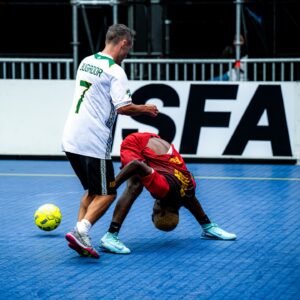 Pelo Tada aus Angola begeistert das Publikum mit kreativem Street Football.