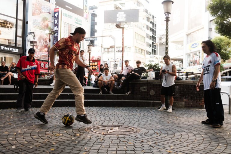 Street Football Session und Begegnungen in Osaka.
